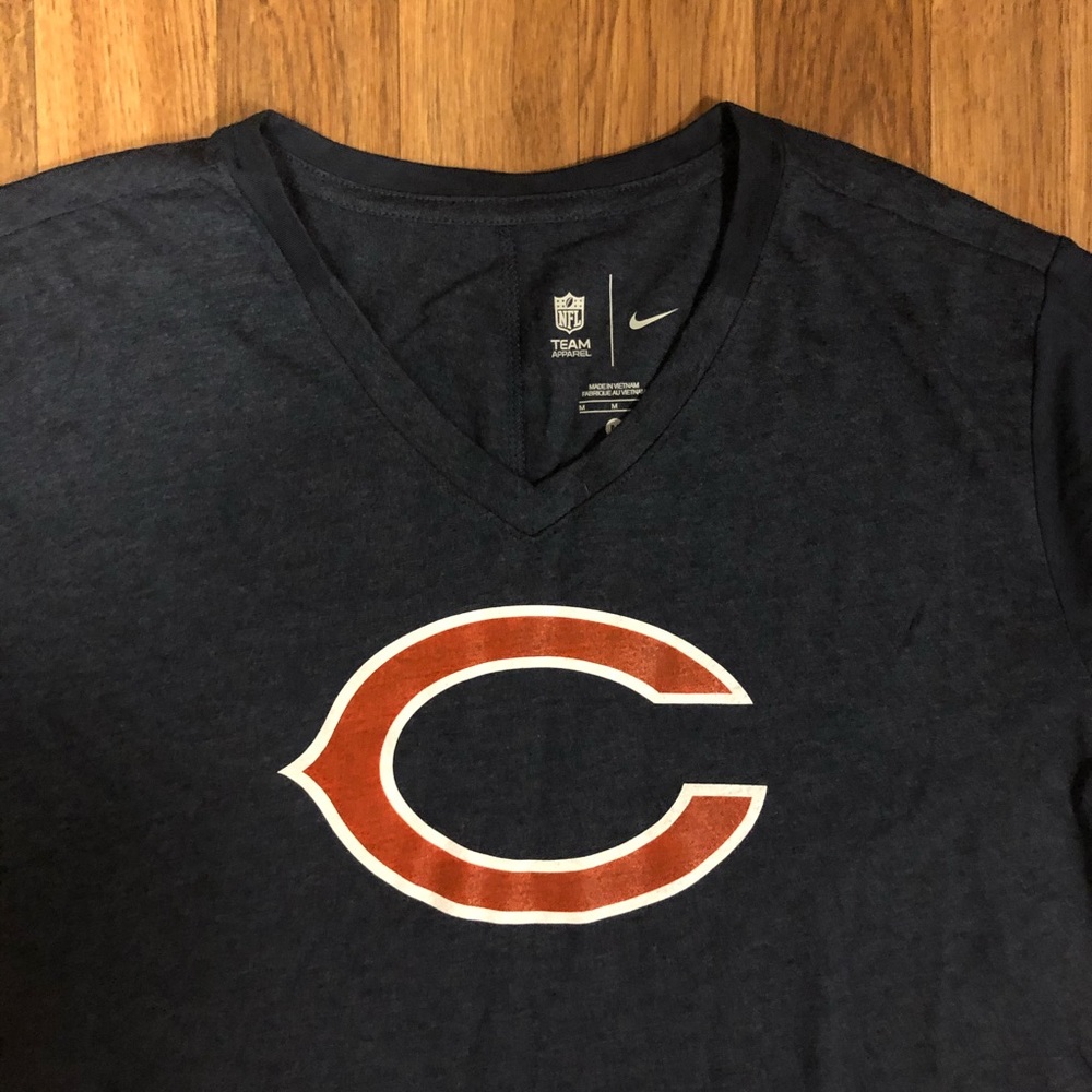NWT Nike Chicago Bears NFL Football Navy Blue T-Shirt V-Neck Women’s Medium